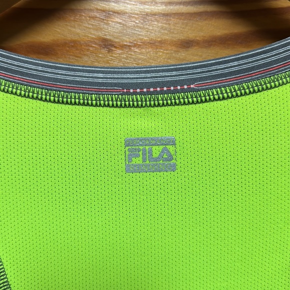 Fila reflective running shirt multiple colors with reflective green - Picture 5 of 6